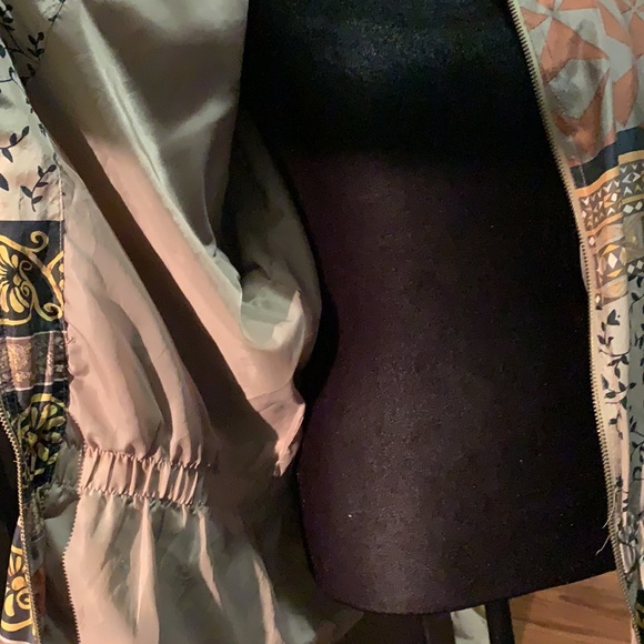 Silk Jacket (Oversized) - Picture 7 of 10